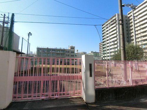 近くの大阪市立関目小学校まで724m(徒歩10分)