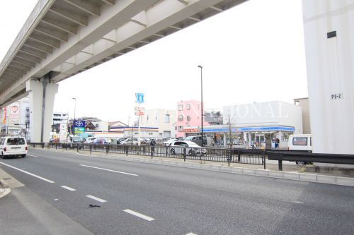 近くのローソン 足立谷在家店まで1,059m(徒歩14分)