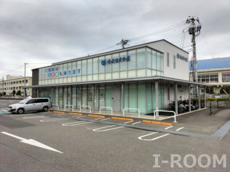 近くの愛媛信用金庫雄郡支店まで491m（徒歩7分）