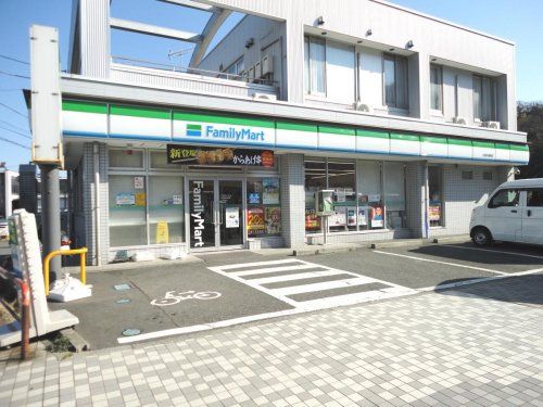 近くのファミリーマート 久里浜港前店まで233m（徒歩3分）