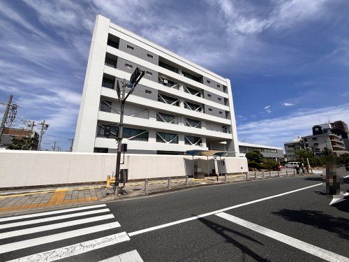 近くの豊中市役所まで621m(徒歩8分)