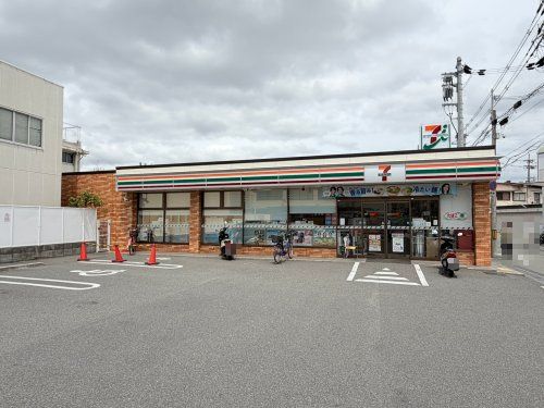 近くのセブンイレブン豊中千成町店まで564m(徒歩8分)