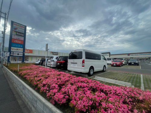 近くのココカラファイン アクロスプラザ大東店まで647m（徒歩9分）