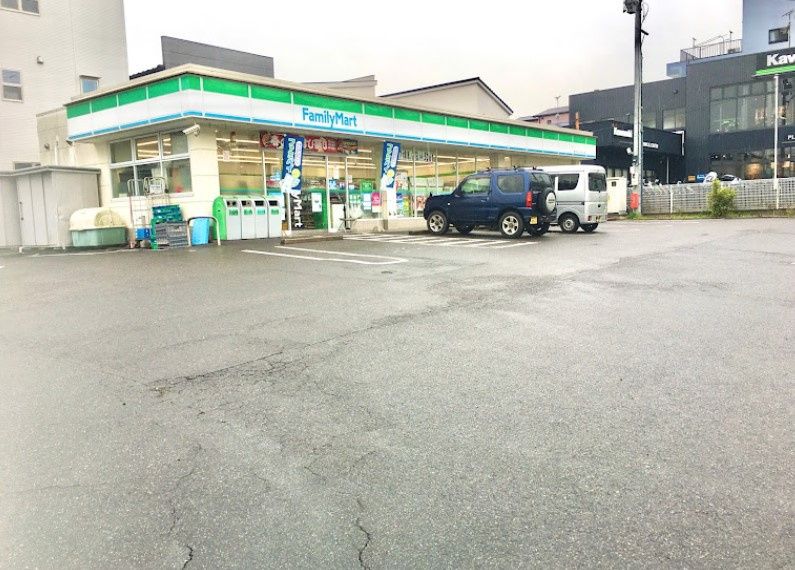 近くのファミリーマート 長久手グリーンロード店まで498m(徒歩7分)