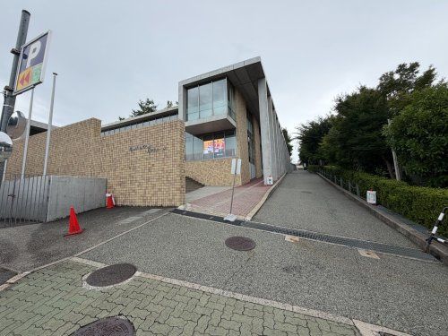近くの箕面自由学園中学校まで968m(徒歩13分)