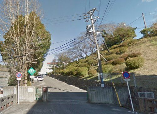 近くの長崎市立滑石中学校まで804m(徒歩11分)