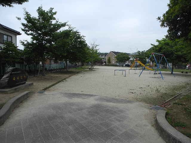近くの前開街区公園まで453m(徒歩6分)
