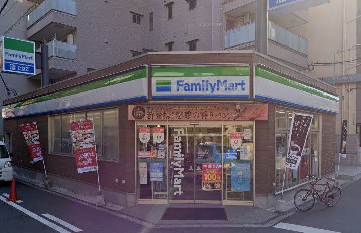 近くのファミリーマート 黒門市場東店まで164m(徒歩3分)