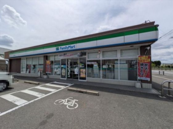 近くのファミリーマート 小牧味岡口店まで923m(徒歩12分)
