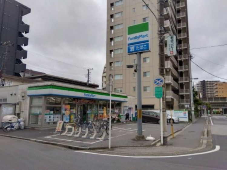 近くのファミリーマート 本千葉駅東口店まで311m(徒歩4分)