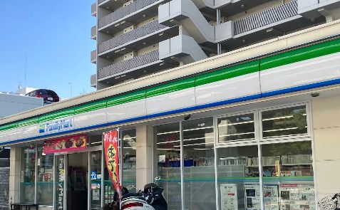 近くのファミリーマート 吉田駅南店まで616m(徒歩8分)