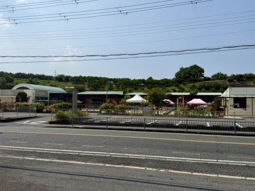 近くの橋本市立すみだこども園まで893m（徒歩12分）