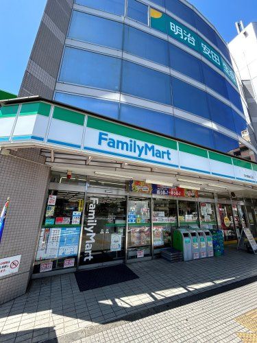 近くのファミリーマート 羽村駅東口店まで392m(徒歩5分)