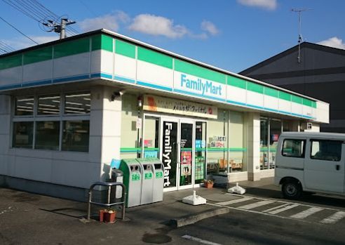 近くのファミリーマート 総社溝口店まで188m(徒歩3分)