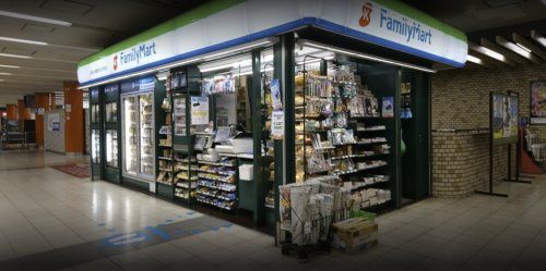 近くのファミリーマート 近鉄日本橋駅改札内中央店まで152m(徒歩2分)