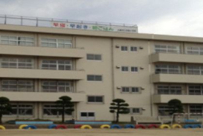 近くの大東市立 四条小学校まで1,003m（徒歩13分）