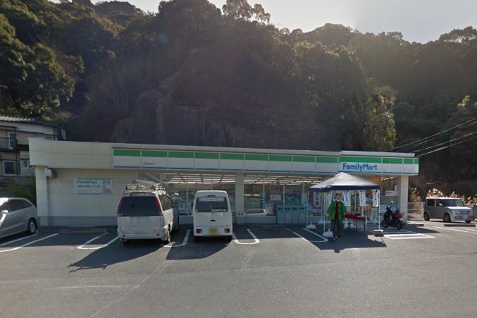 近くのファミリーマート 長崎立岩店まで729m(徒歩10分)