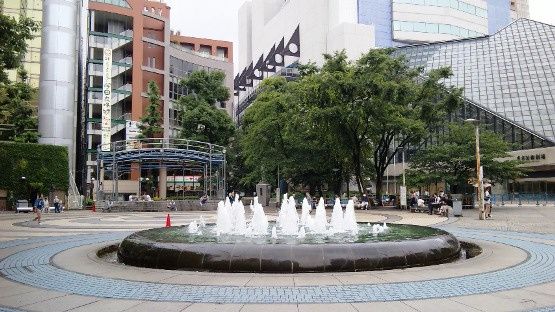 近くの池袋西口公園まで1,041m（徒歩14分）