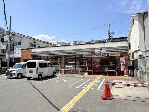 近くのセブンイレブン豊中服部本町1丁目店まで883m(徒歩12分)