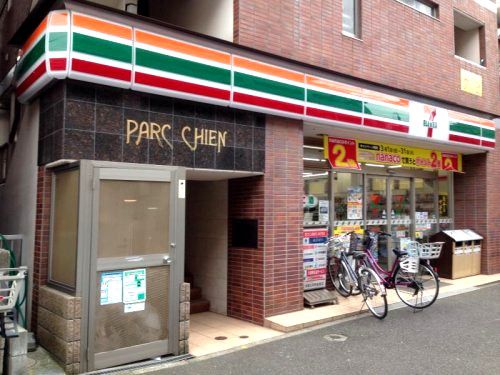 近くのセブン-イレブン横浜鶴見向井町3丁目店まで322m(徒歩5分)