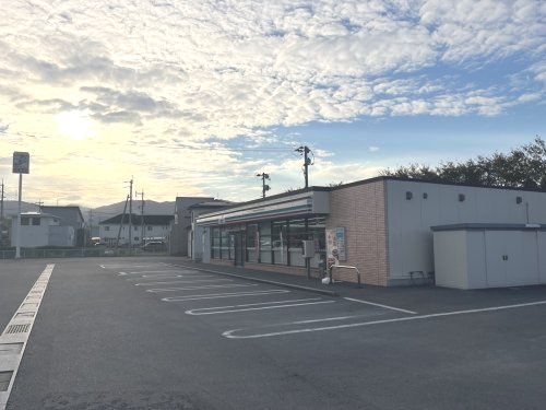 近くのセブンイレブン 飯塚伊岐須店まで754m(徒歩10分)