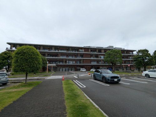 近くの日向市役所まで707m(徒歩9分)