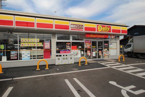 近くのデイリーヤマザキ 宗像日の里店まで460m(徒歩6分)
