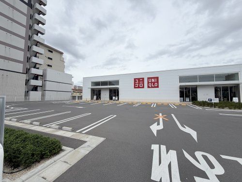 近くのユニクロ豊中服部天神店まで331m(徒歩5分)
