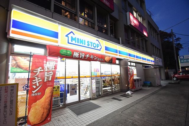 近くのミニストップ 綱島店まで80m(徒歩1分)
