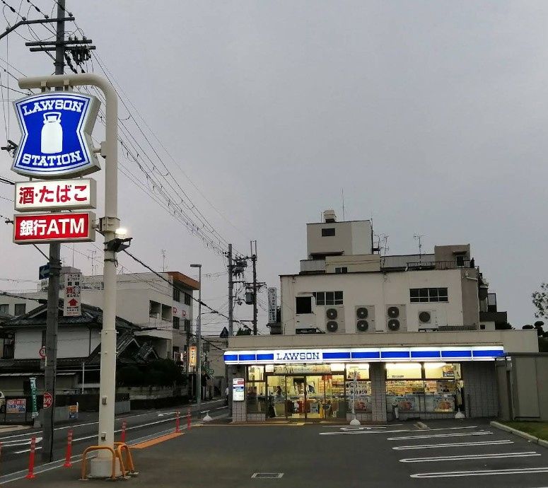 近くのローソン 寝屋川本町店まで418m(徒歩6分)
