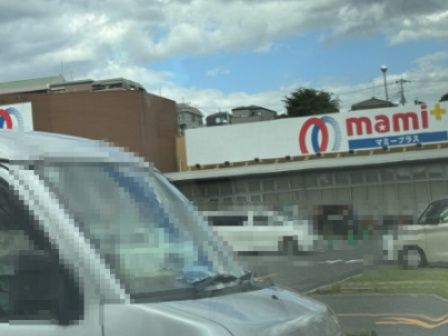 近くのマミーマート・マミープラス 西堀店まで560m（徒歩7分）