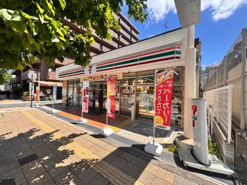 近くのセブンイレブン豊中岡町東店まで316m(徒歩4分)