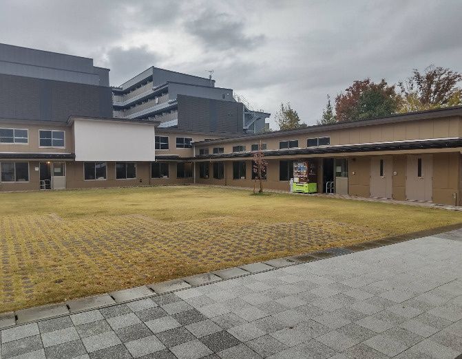 近くの草薙駅北口駐輪場まで437m（徒歩6分）