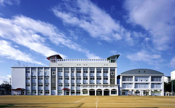 近くの神戸市立駒ヶ林小学校まで280m(徒歩4分)