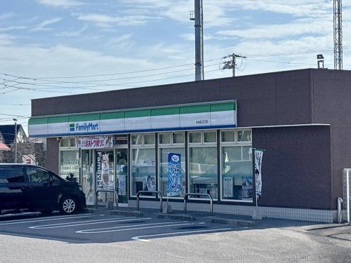 近くのファミリーマート常滑西之口店まで736m(徒歩10分)