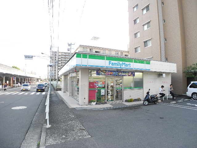 近くのファミリーマート 三芳町店まで213m(徒歩3分)