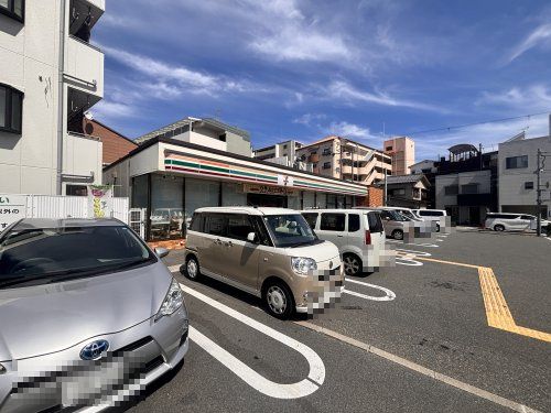 近くのセブンイレブン豊中中桜塚5丁目店まで709m(徒歩9分)