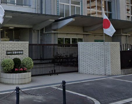 近くの大阪市立北稜中学校まで607m(徒歩8分)