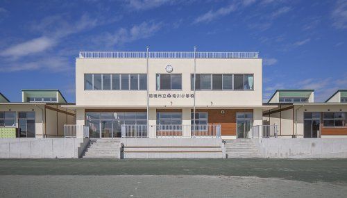 近くの前橋市立粕川小学校まで2,201m（徒歩28分）