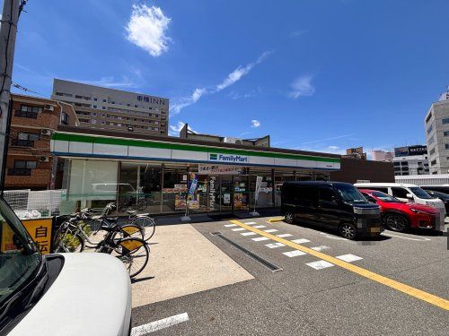近くのファミリーマート大阪空港前店まで122m(徒歩2分)