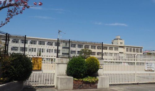 近くの豊中市立原田小学校まで466m（徒歩6分）