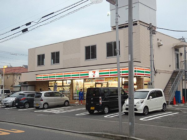 近くのセブンイレブン 横須賀大津町店まで641m（徒歩9分）