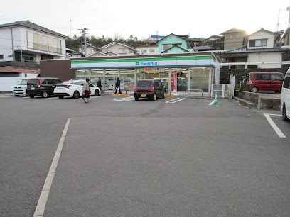 近くのファミリーマート延岡塩浜店まで1,843m（徒歩24分）