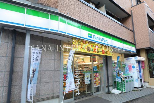 近くのファミリーマートまで1,254m（徒歩16分）