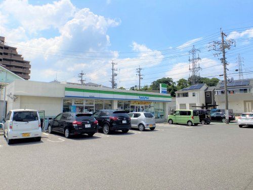 近くのファミリーマート 東浦生路店まで196m(徒歩3分)