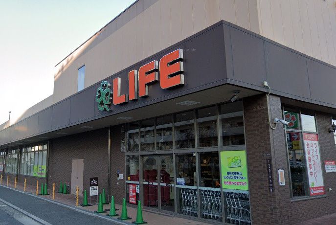 近くのライフ鶴見今津北店まで155m（徒歩2分）