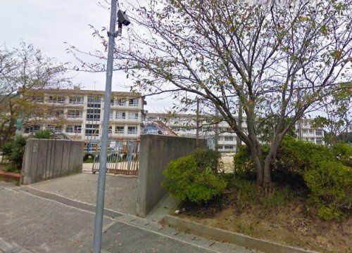 近くの長崎市立横尾小学校まで322m(徒歩5分)