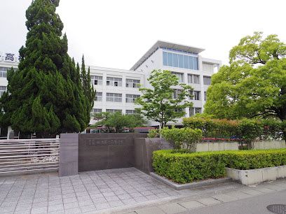 近くの坂出第一高等学校まで1,585m(徒歩20分)
