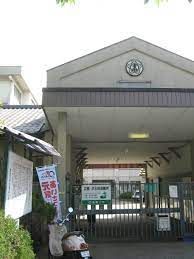 近くの寝屋川市立第五小学校まで93m（徒歩2分）