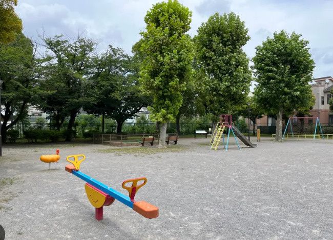 近くの足立区立若松公園まで603m(徒歩8分)